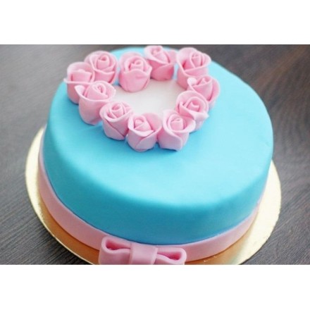 Торт на День Святого Валентина "Сердечко из цветов"