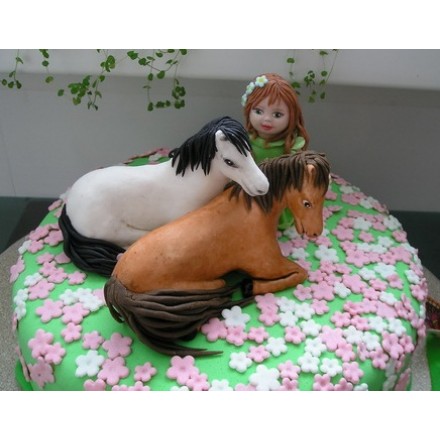 Детский торт "Девочка с лошадками"