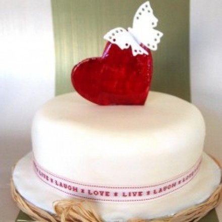Торт на День Святого Валентина "Бабочка на сердце"