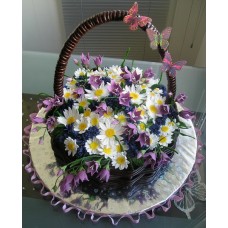 Торт "Корзина с цветами и бабочками" 