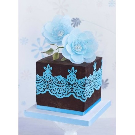 Торт "Кружево с голубыми цветами"