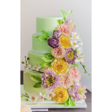 Свадебный торт "Салатовый с цветами"