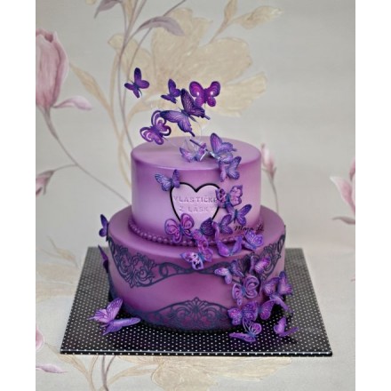 Торт на день влюбленных "Темно фиолетовые бабочки"