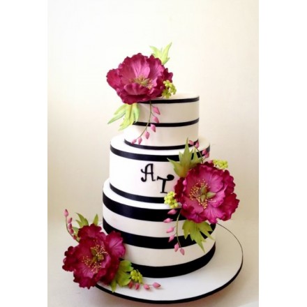 Свадебный торт "Полосатый с цветами"