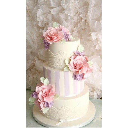 Свадебный торт "Лиловые полоски с розами"