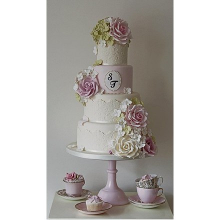 Свадебный торт "Гармония с розами"