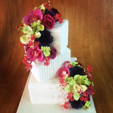 Свадебный торт "Цветочная рапсодия"