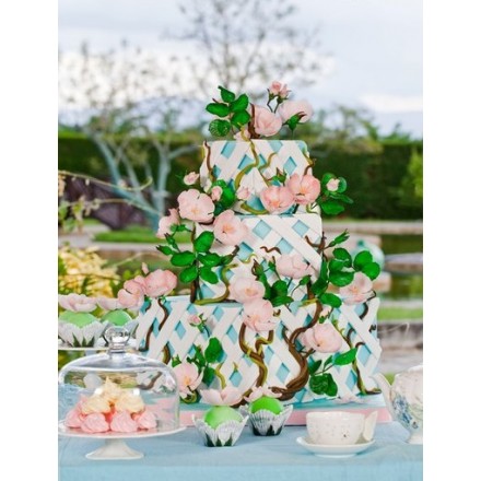 Свадебный торт "Сад с розовыми кустами"
