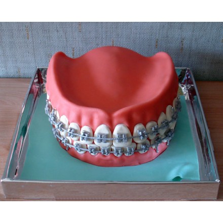 Торт для стоматолога "Брекеты"
