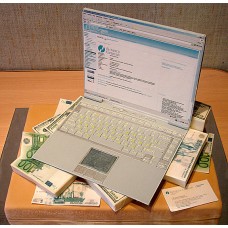 Торт для финансиста "Ноутбук с деньгами"
