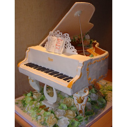 Торт для пианиста "Белоснежный рояль"