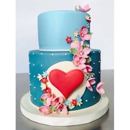 Торт на день влюбленных "Цветочное красное сердечко"