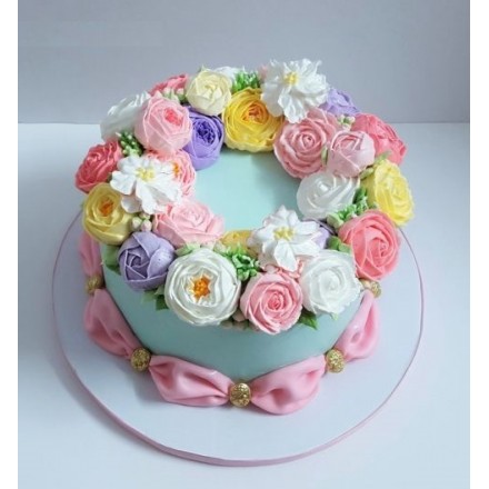 Торт с цветами из крема "Поляна ярких цветов"