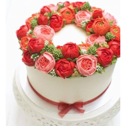 Торт с цветами из крема "Розы для дамы"