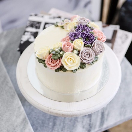 Торт с цветами из крема "Розочки"