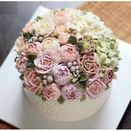 Торт с цветами из крема "Свадебная композиция цветов"