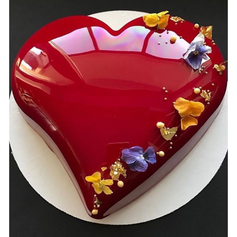 Торт к праздничному торжеству без обтяжки с зеркальной глазурью Красное  глянцевое сердце можно приобрести по доступной цене от 3950.00 руб/кг