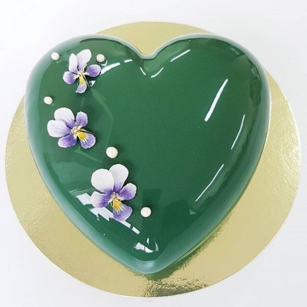 Торт с глянцевым покрытием "Фисташковое глянцевое сердце"