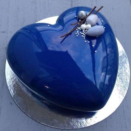 Торт с зеркальной глазурью "Сочное синее сердце"