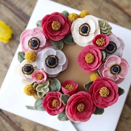 Торт с цветами из крема "Разноцветные цветы"