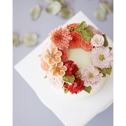 Торт с цветами из крема "Оттенки осени"